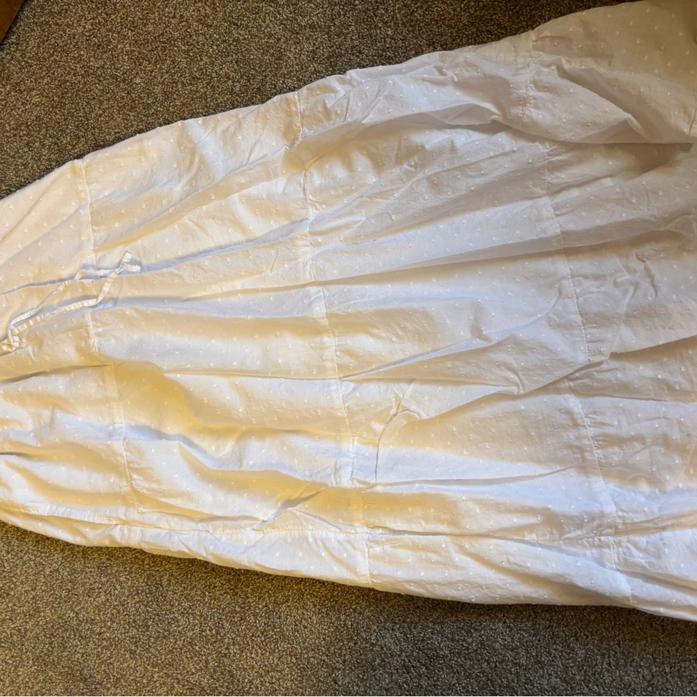 Hollister White Maxi Skirt with Subtle Pattern